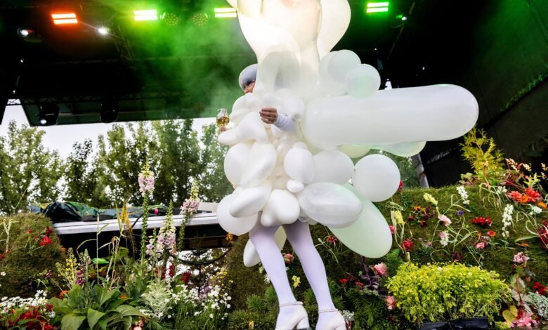 Björk, an Eclipse, and 40 Years of Icelandic Underground Music Björk, an Eclipse, and 40 Years of Icelandic Underground Music