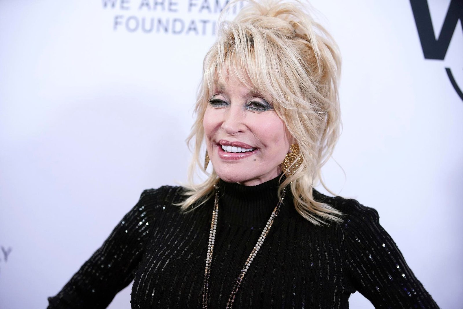 dolly parton charity work