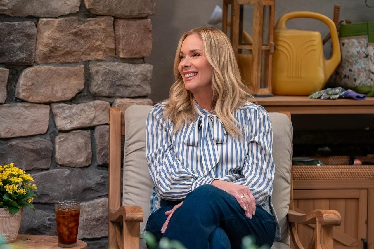 Netflix, Leanne Morgan, Netflix comedy series, Kristen Johnston, stand-up comedy, Lainey Wilson, country music, caregiving for aging parents, dating in your 60s, comedy