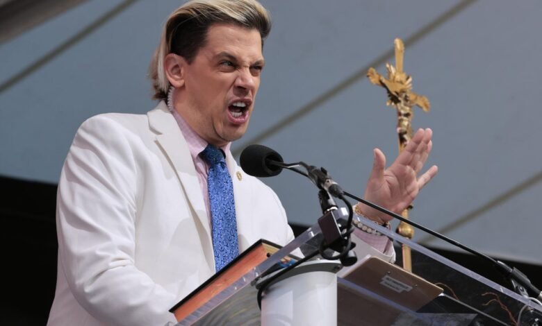 Milo Yiannopoulos Detained By ICE Milo Yiannopoulos Detained By ICE