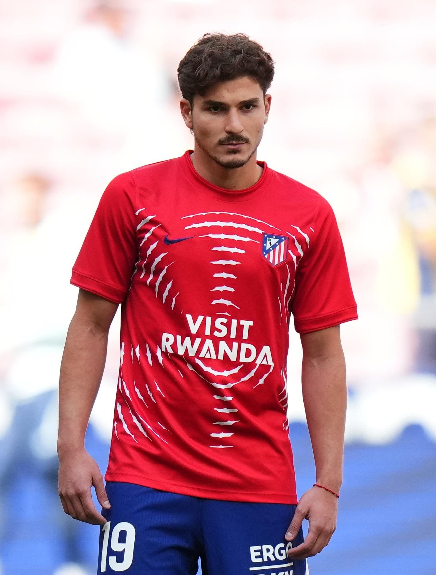 Atletico Madrid fans aren't keen on Julian Alvarez's flirting with FC Barcelona.
