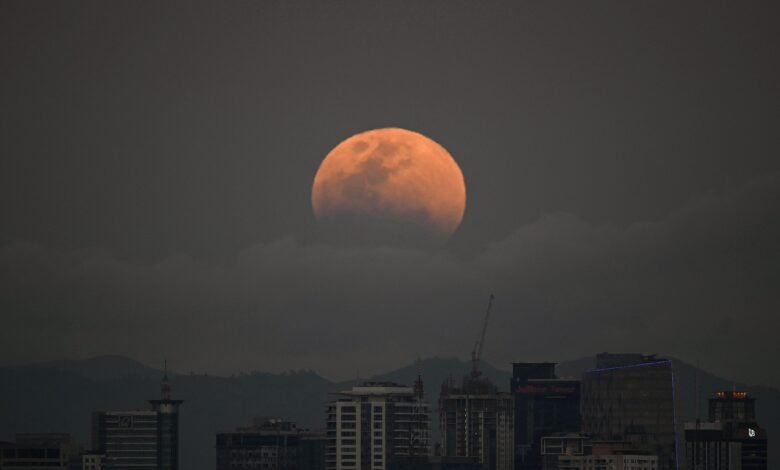 How to See the Partial Lunar Eclipse and Blood Moon on August 27 How to See the Partial Lunar Eclipse and Blood Moon on August 27
