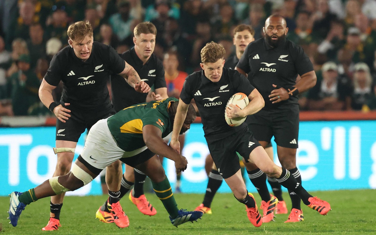 Damian McKenzie makes a run.