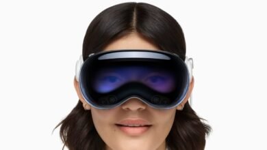 Apple is reportedly cutting hundreds of jobs from Siri, Vision Pro teams