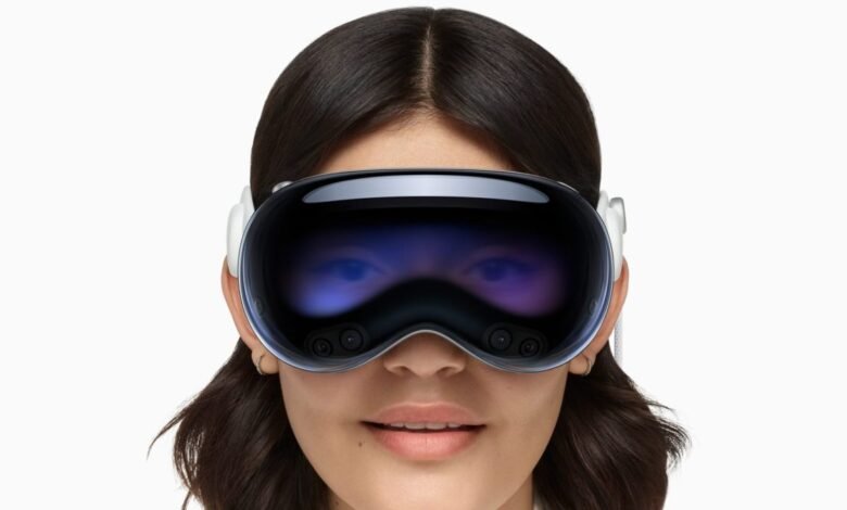 Apple is reportedly cutting hundreds of jobs from Siri, Vision Pro teams