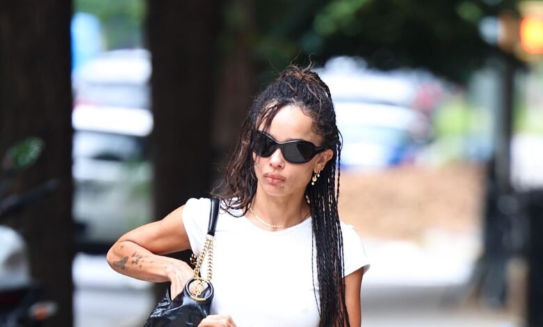 Zoë Kravitz Experiments in a Long Misunderstood Denim Style Zoë Kravitz Experiments in a Long Misunderstood Denim Style