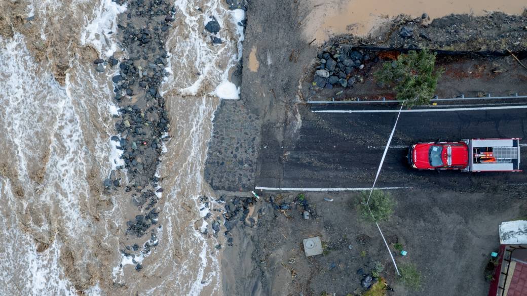 Click to play video: 'Chile declares state of emergency after catastrophic storm leaves 10 dead, destroys 1,100 homes'