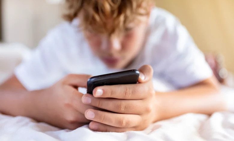 A Massive New Study of 183,000 People Says This Is What Happens When You Spend Too Much Time Online. (And, the Timing Was Perfect) A Massive New Study of 183,000 People Says This Is What Happens When You Spend Too Much Time Online. (And, the Timing Was Perfect)