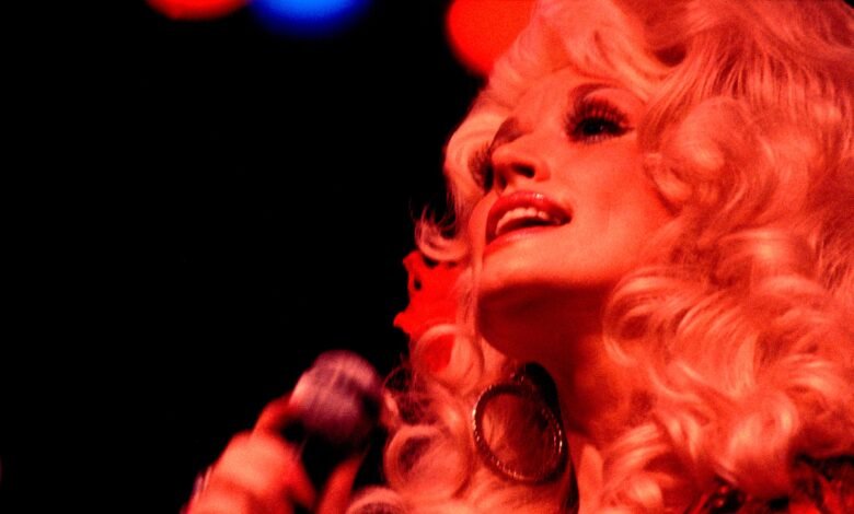 Ten Dolly Parton Songs That Told the Story of Her Life (And America’s) Ten Dolly Parton Songs That Told the Story of Her Life (And America’s)