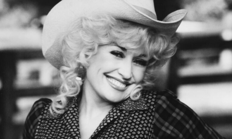 19 Vintage Photos of a Young Dolly Parton