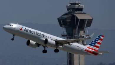 Pilot reports possible burn injuries after passenger’s laptop catches fire on American Airlines flight