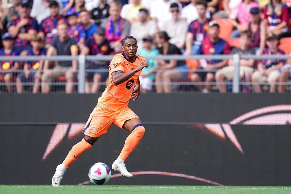 Barcelona defender still intends to stay despite growing speculation over future