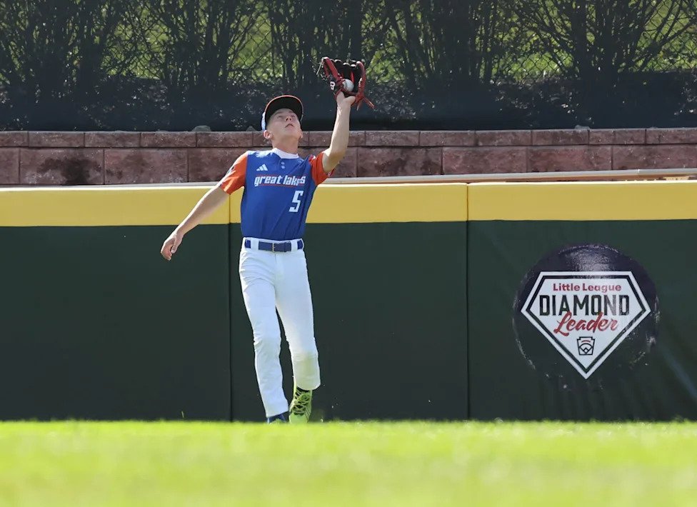 Xander Kindade (5) of Hamilton West Side makes a catch against Henderson, Nevada, (Mountain region) at the Little League Base
