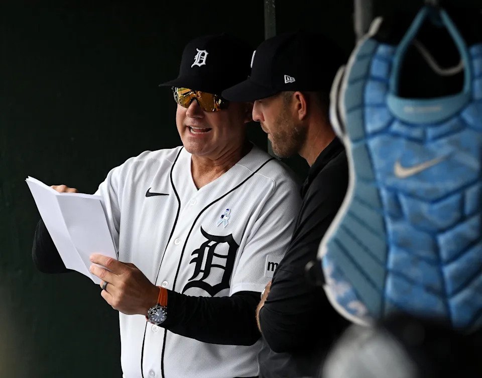 Tigers manager AJ Hinch, left, talks with pitching coach Chris Fetter in the tenth inning. Detroit Tigers take on the Chicago White Sox on June 21, 2026 at Comerica Park in Detroit. Tigers win, 5-4, 10 innings