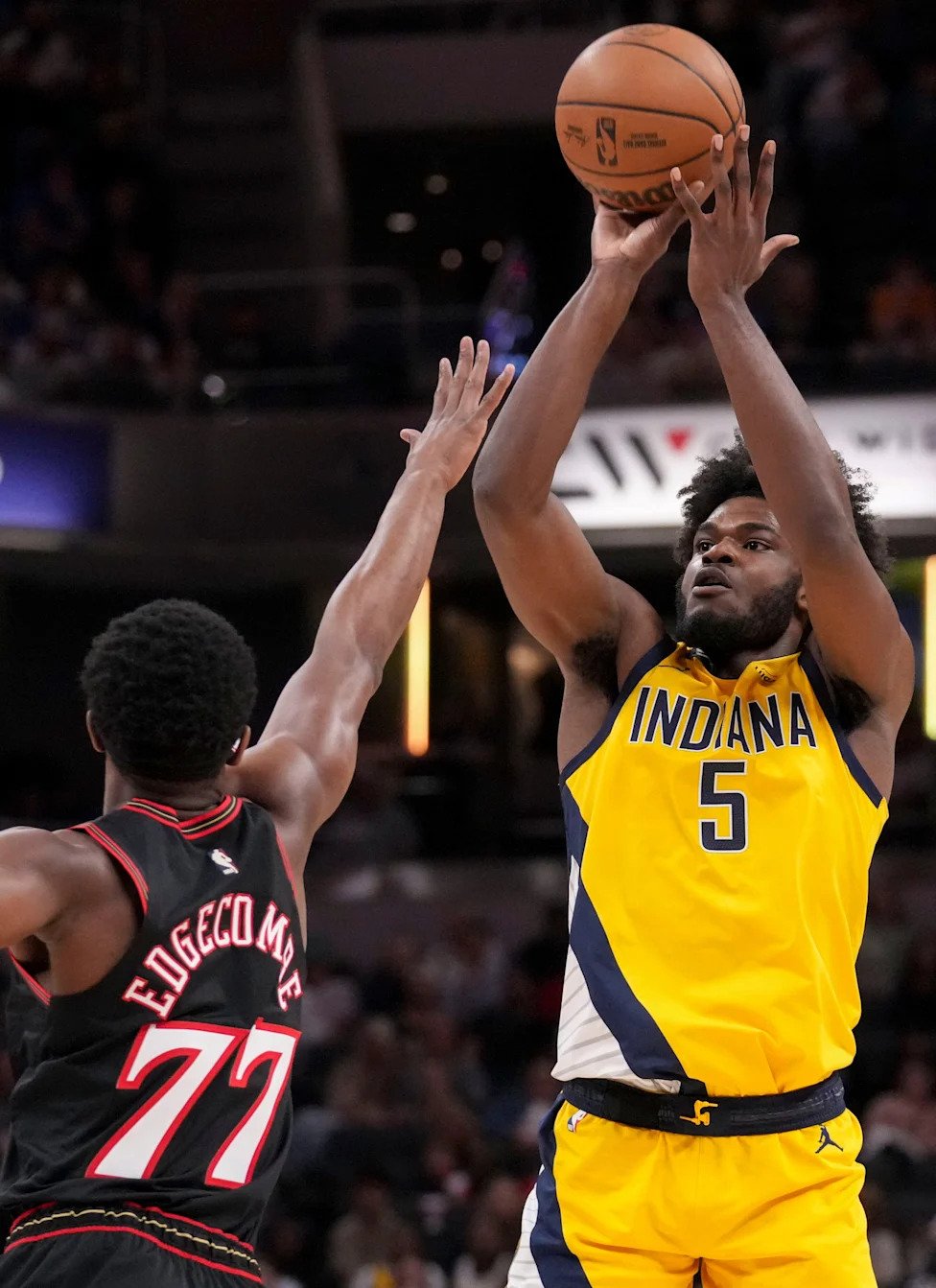 Philadelphia 76ers guard VJ Edgecombe (77) defends Indiana Pacers forward Jarace Walker (5) as he shoots during a game Friday