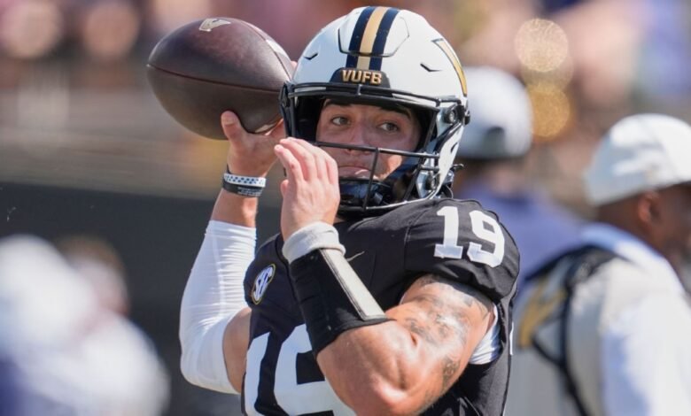 Sources: Vandy tabs Berlowitz QB1; 5 Sources: Vandy tabs Berlowitz QB1; 5