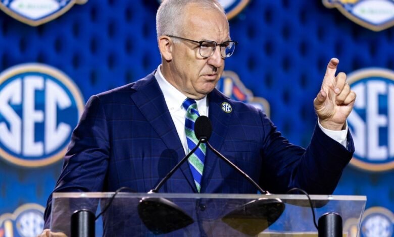 SEC draws rule to stop NFL, NBA, WNBA players from returning SEC draws rule to stop NFL, NBA, WNBA players from returning