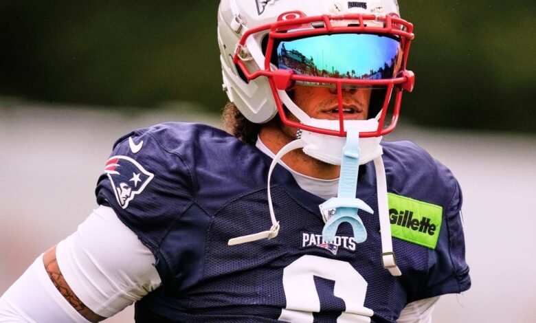 Gonzalez focused on season, but irked by talks with Patriots