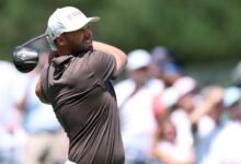 Clark pulls away from McIlroy, Cantlay for 5
