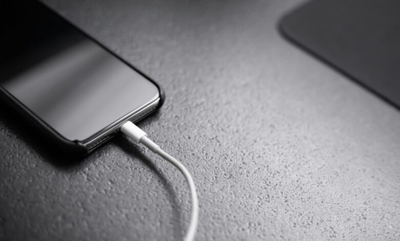 Why are there so many fast charging standards, and what’s the difference between them? Why are there so many fast charging standards, and what’s the difference between them?