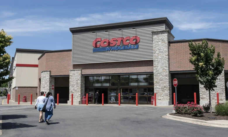 Warehouse Club Is One of the Few Retailers Saying It Will Pay Customers Back. How and When? Warehouse Club Is One of the Few Retailers Saying It Will Pay Customers Back. How and When?