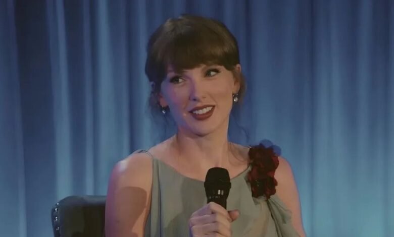 Taylor Swift Wore a West Village Girl Staple for Her First Post-Wedding Performance