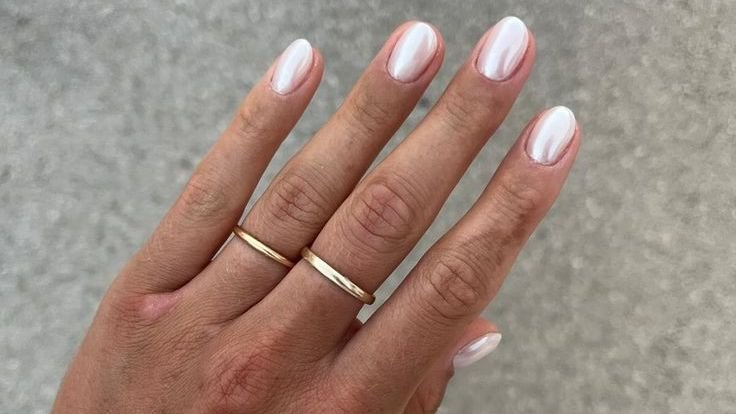 The End of Summer Calls for Coconut Chrome Nails The End of Summer Calls for Coconut Chrome Nails