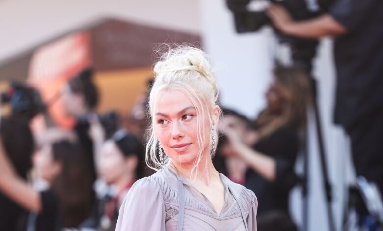 Phoebe Bridgers and Her Leg Hair Make for a Memorable Venice Film Festival Debut Phoebe Bridgers and Her Leg Hair Make for a Memorable Venice Film Festival Debut