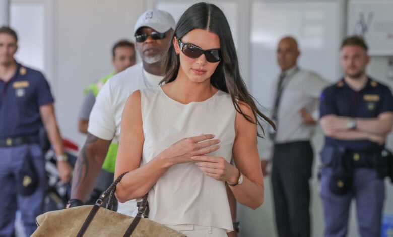 Kendall Jenner Hits Venice—With a Styling Trick Borrowed From Boyfriend Jacob Elordi Kendall Jenner Hits Venice—With a Styling Trick Borrowed From Boyfriend Jacob Elordi