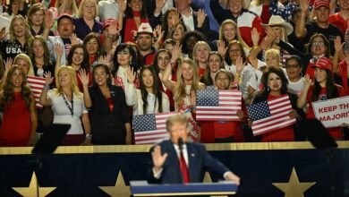 Trump asks GOP crowd to pledge allegiance Trump asks GOP crowd to pledge allegiance
