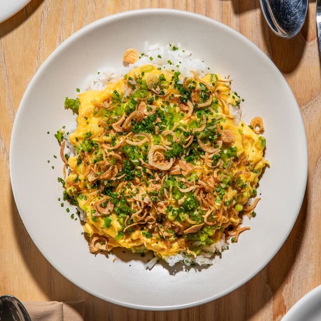 Scrambled eggs over rice and topped with fried shallots and scallion oil.