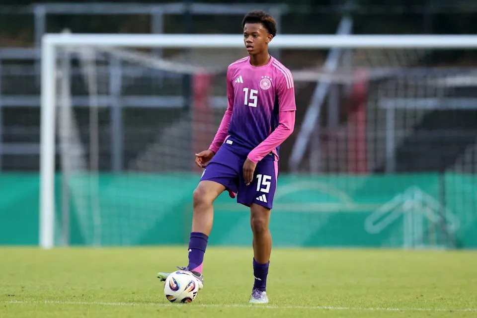 Bayern Munich superstar congratulates 16-year-old relative after joining Barcelona: ‘Proud of you’ (2)