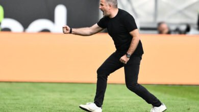 Augsburg lead Bundesliga for first time and coach screenshots table