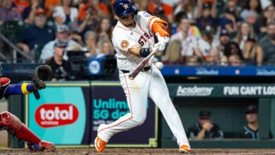 Astros Blow Late Lead, Fall to Diamondbacks 4 Astros Blow Late Lead, Fall to Diamondbacks 4