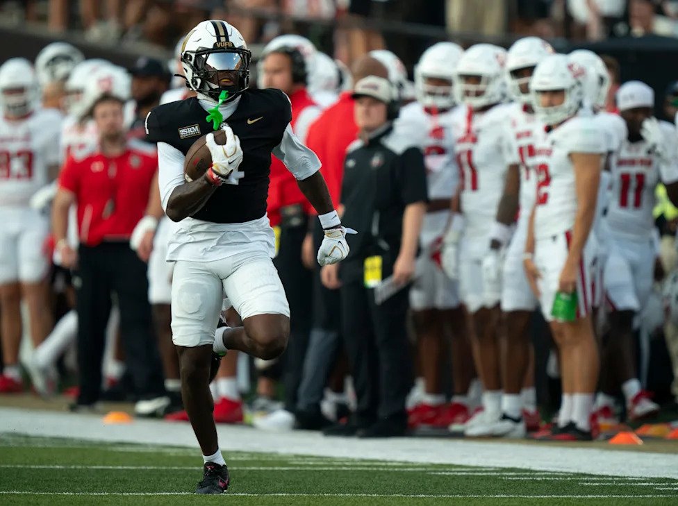 Vanderbilt cornerback Martel Hight (4) runs back a blocked Austin Peay extra point for a two-point conversion during their ga