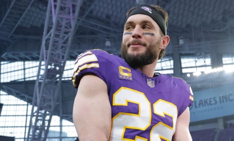 Vikings safety Smith agrees to deal, back for 15th season Vikings safety Smith agrees to deal, back for 15th season