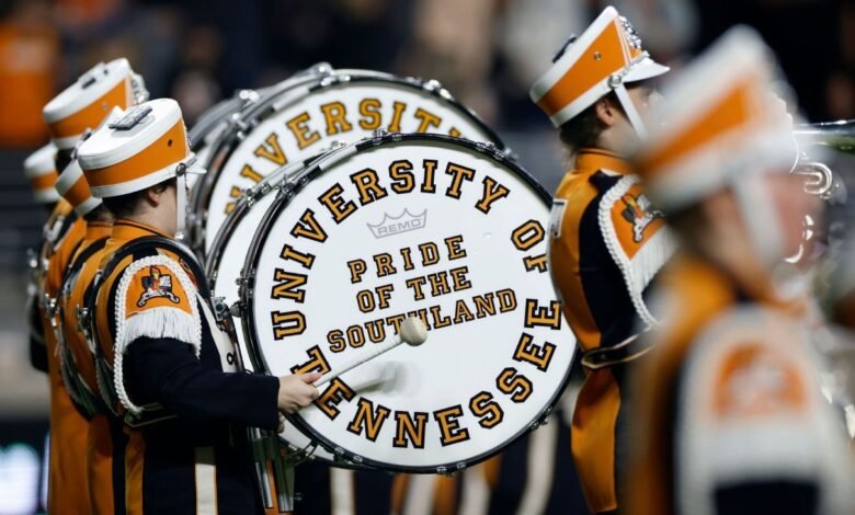 Tennessee football, band pay homage to Dolly Parton in Week 1 Tennessee football, band pay homage to Dolly Parton in Week 1