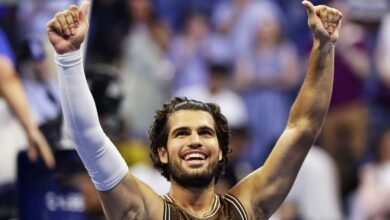 Carlos Alcaraz drops 1st set, then surges into US Open Round 3