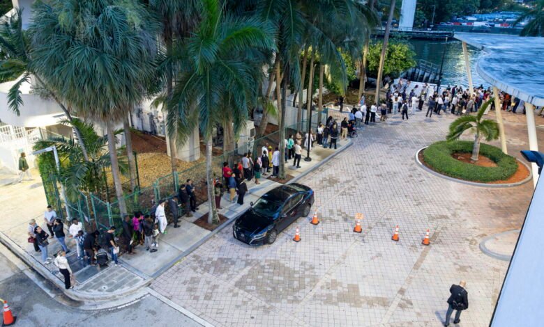 New immigration court tactic leads to huge lines and chaos in Miami
