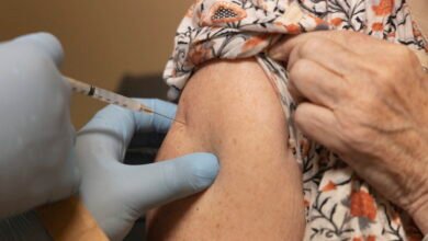 Medical groups offer vaccine guidance to fill federal vacuum Medical groups offer vaccine guidance to fill federal vacuum