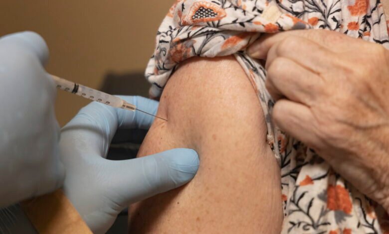 Medical groups offer vaccine guidance to fill federal vacuum