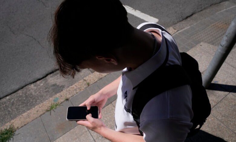 Australian social media users to be offered choice to opt out of algorithms Australian social media users to be offered choice to opt out of algorithms