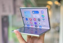 Foldable phones still need to fix this problem