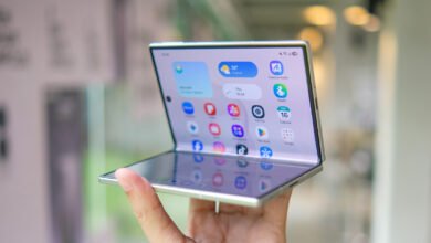 Foldable phones still need to fix this problem