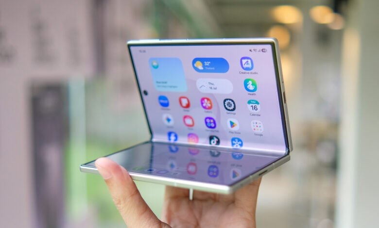 Foldable phones still need to fix this problem Foldable phones still need to fix this problem