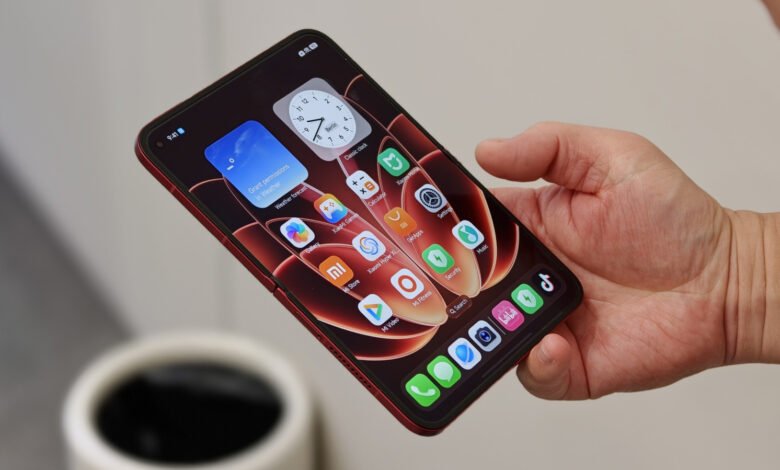 Xiaomi 18 Fold hands-on: An attractive ‘mid-size’ foldable with powerful specs Xiaomi 18 Fold hands-on: An attractive ‘mid-size’ foldable with powerful specs