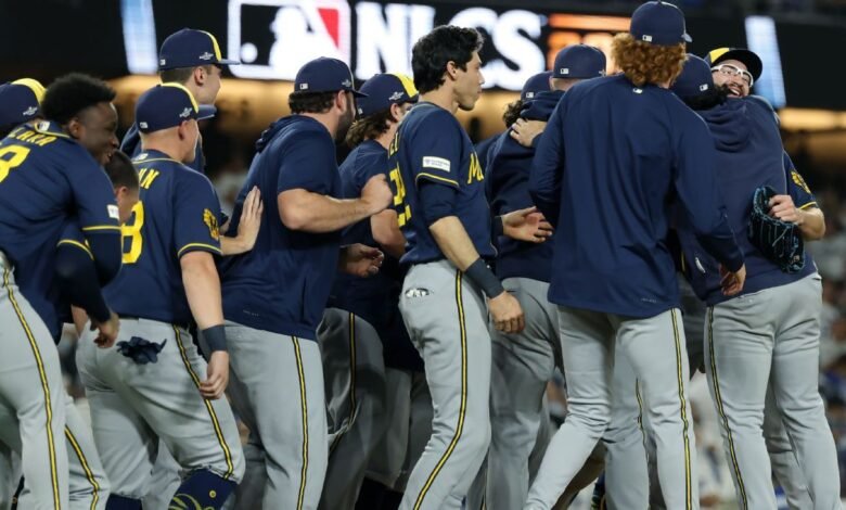 Brewers sweep Dodgers in NLCS, advance to 1st World Sequence in 44 years Brewers sweep Dodgers in NLCS, advance to 1st World Sequence in 44 years